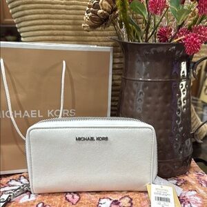 Michael Kors Optic White Jet Set wallet